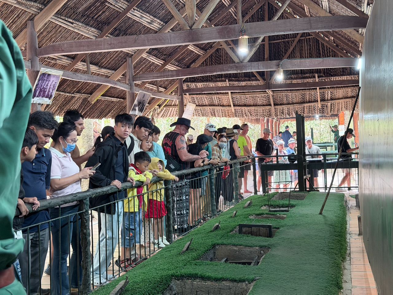 Nhiều người không khỏi 