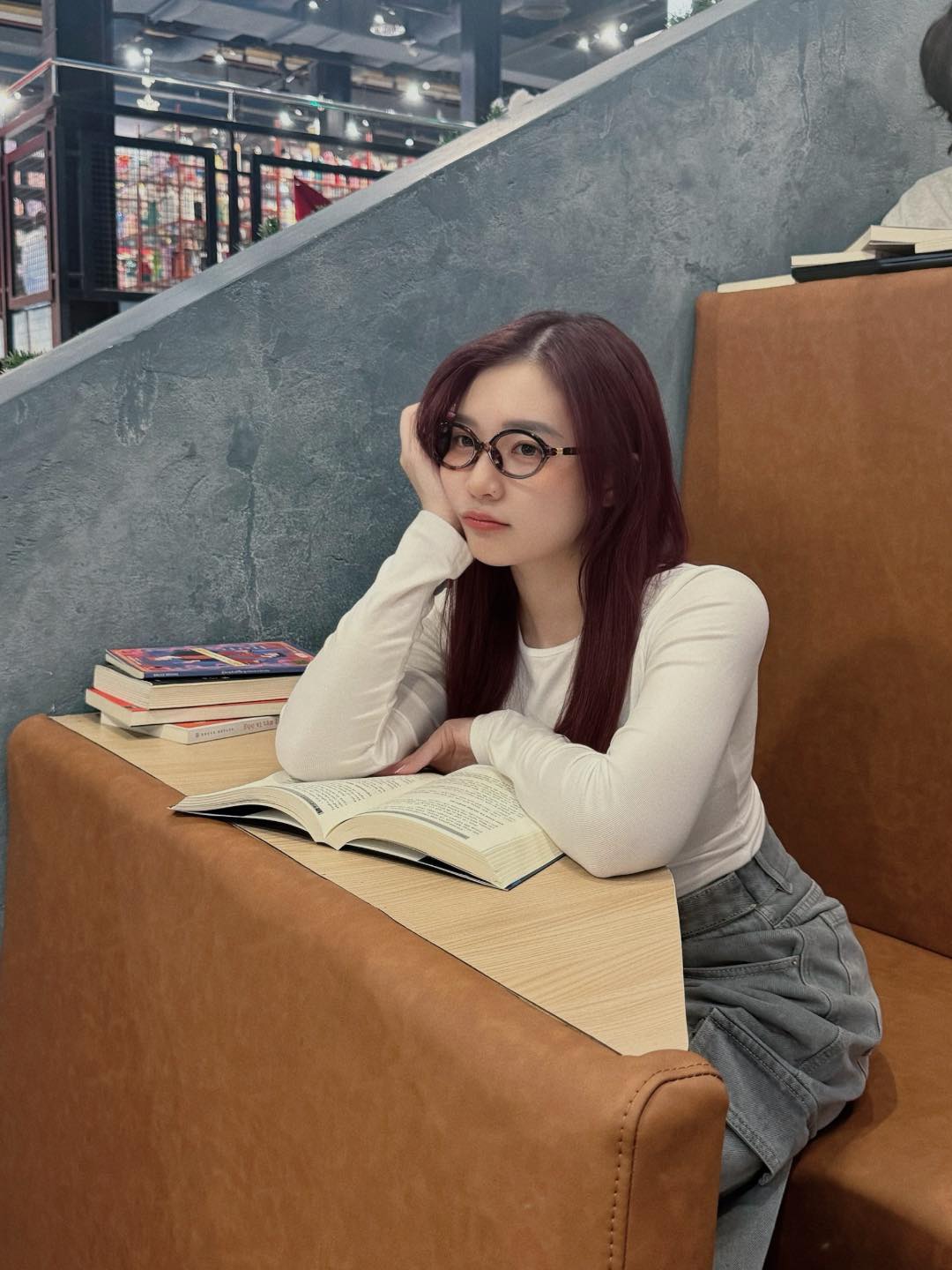 MC trẻ nhất VTV cao 1m50 lấy chồng giám đốc, từng rộ tin đồn nghỉ việc đi du học Singapore, Mỹ: Bây giờ thế nào?