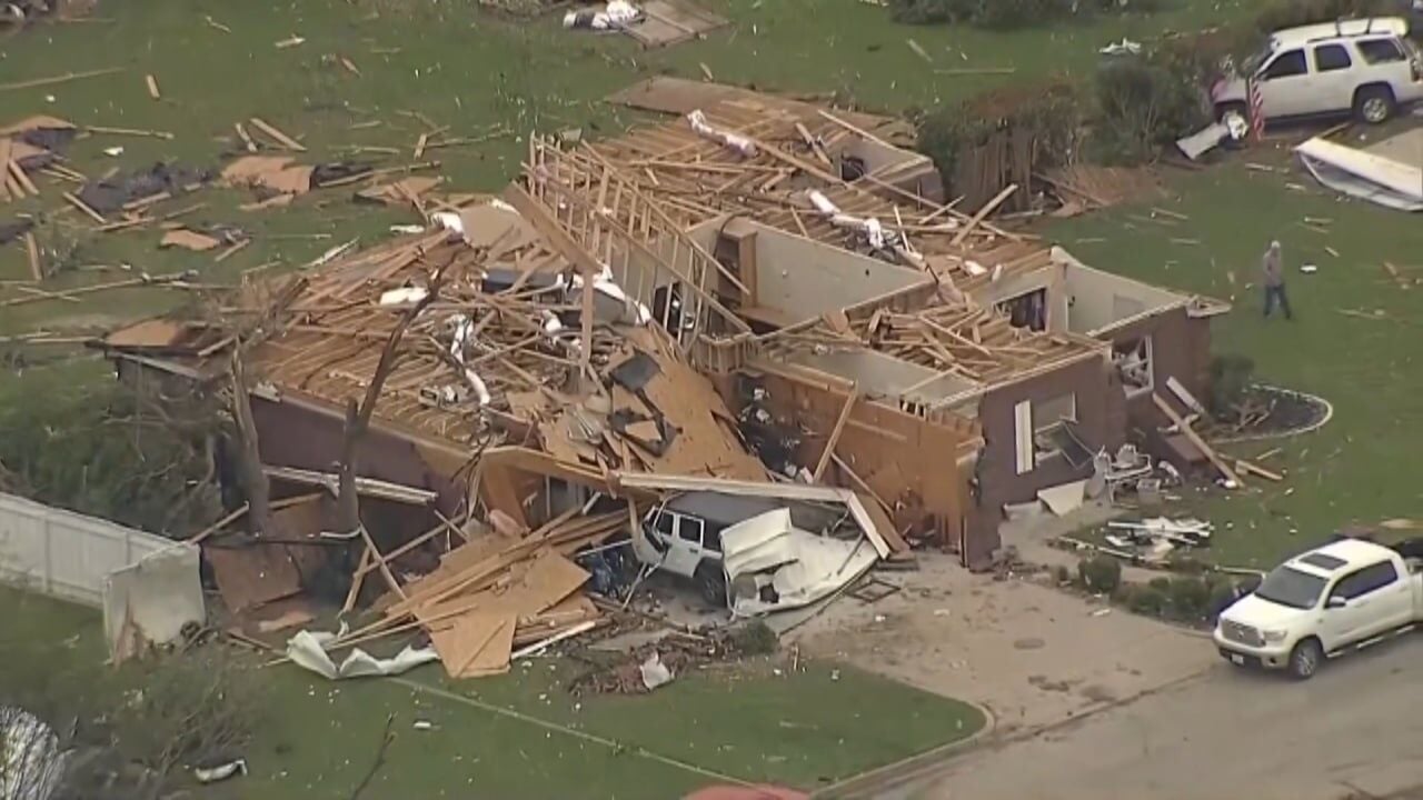 Lốc xoáy với sức gió 233 km/h 