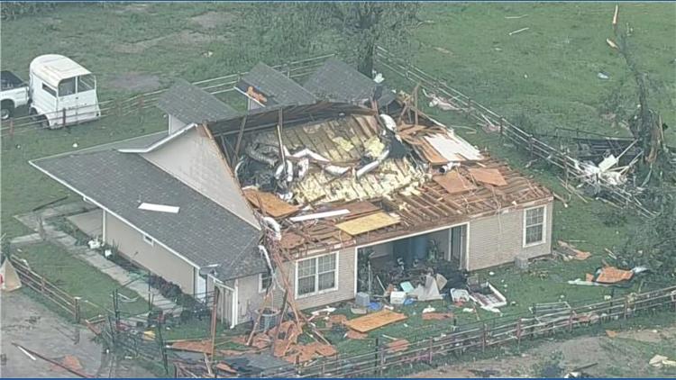 Nhiều ngôi nhà bị thiệt hại hoặc tàn phá 