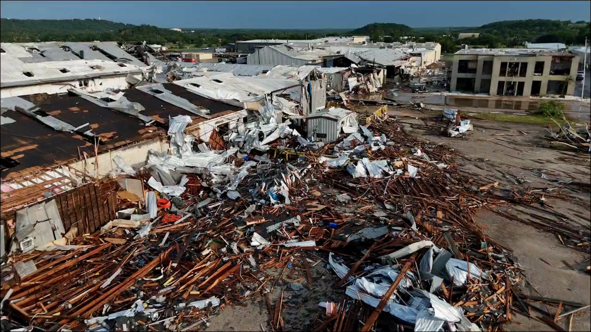 Lốc xoáy với sức gió 233 km/h 
