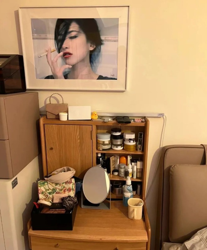   Khu vực bàn trang điểm nhỏ gọn  
