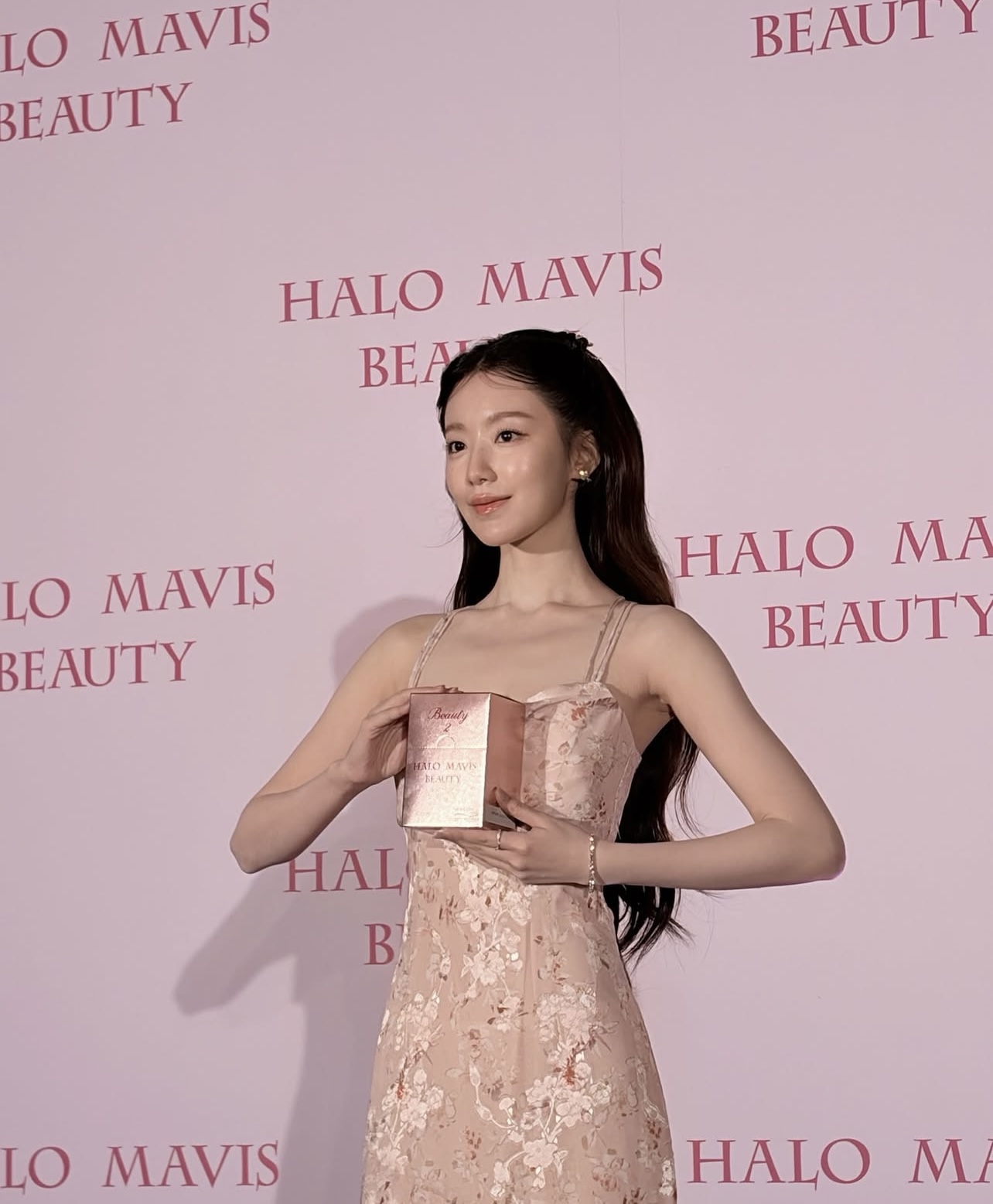 Mỹ nữ xấc xược nhất Kpop đi event đẹp tràn màn hình, eo mỏng dính chỉ hơn 1 gang tay