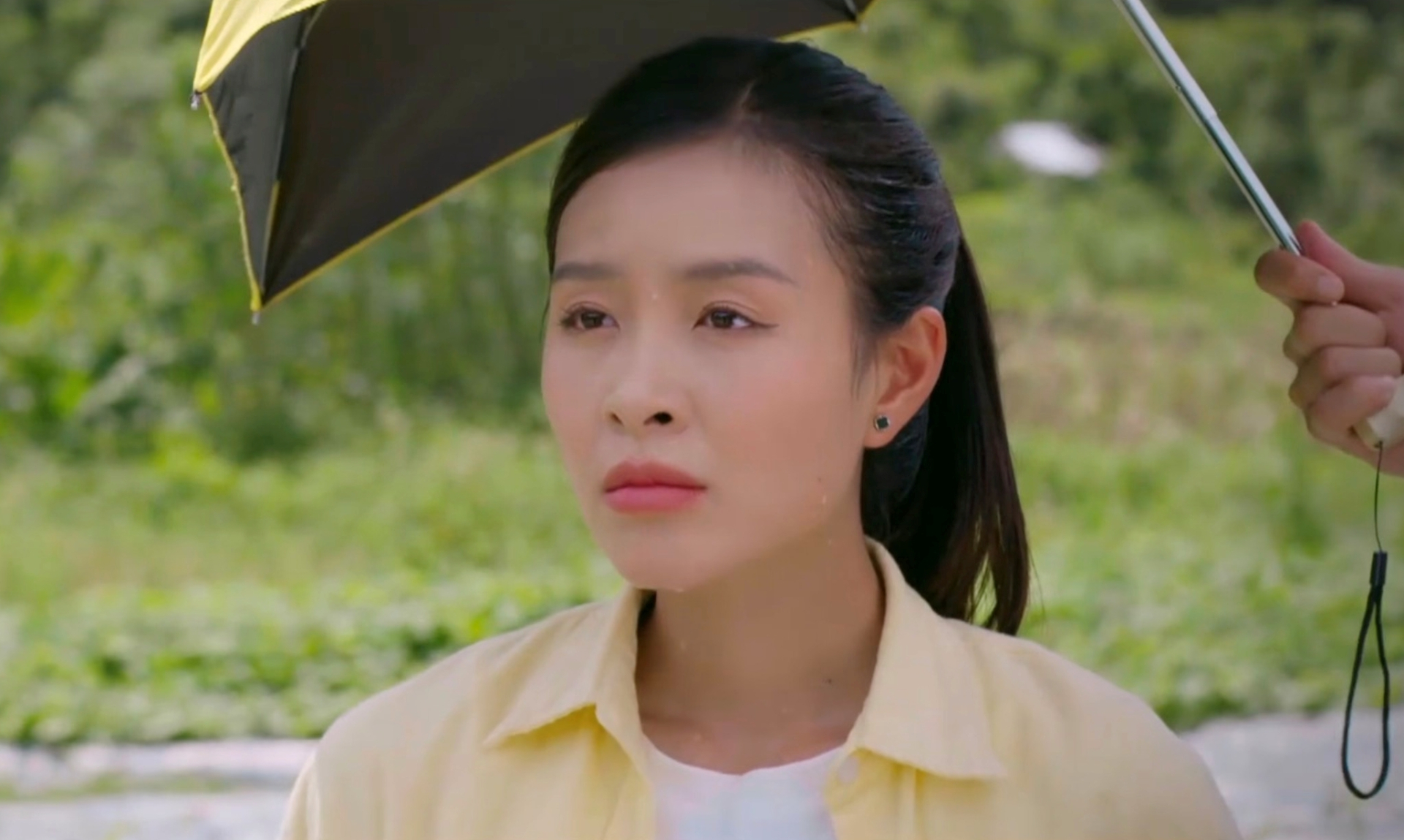 Trang Emma bị chê ngoại hình kém sắc, mắt cụp lờ đờ, biểu cảm có phần cay nghiệt