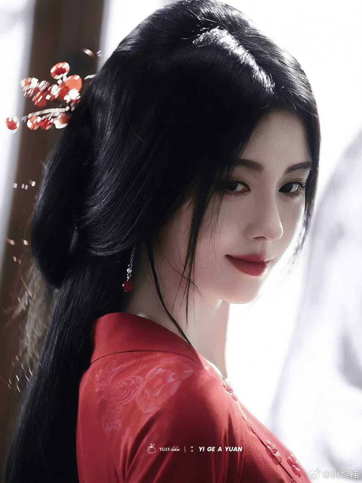 So với thời điểm mới theo đuổi nghiệp diễn, rõ ràng Cúc Tịnh Y của hiện tại đã đi được một chặng đường rất xa.