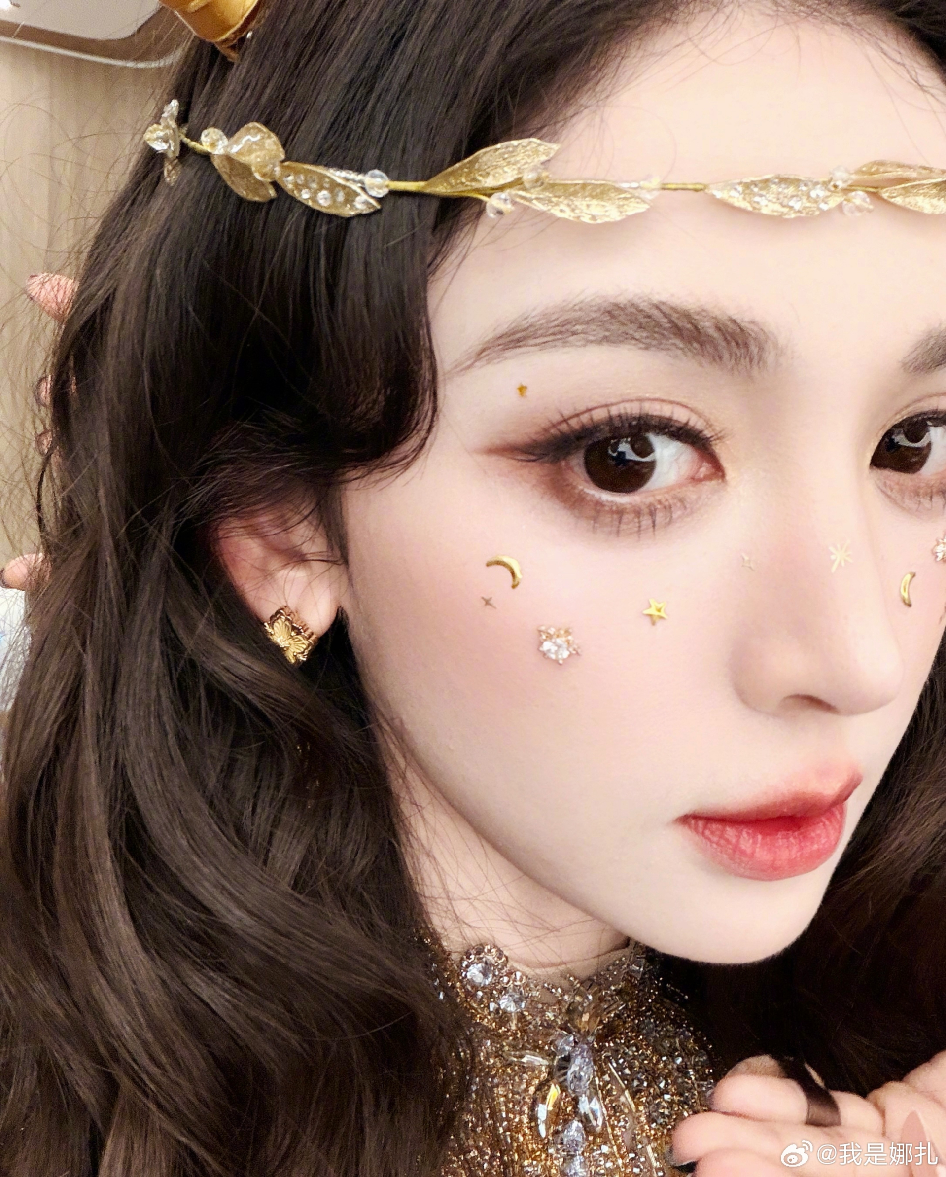 Những bức ảnh cận cạnh càng làm khán giả hiểu hơn về sắc đẹp tuyệt mỹ hoàn hảo của Cổ Lực Na Trát