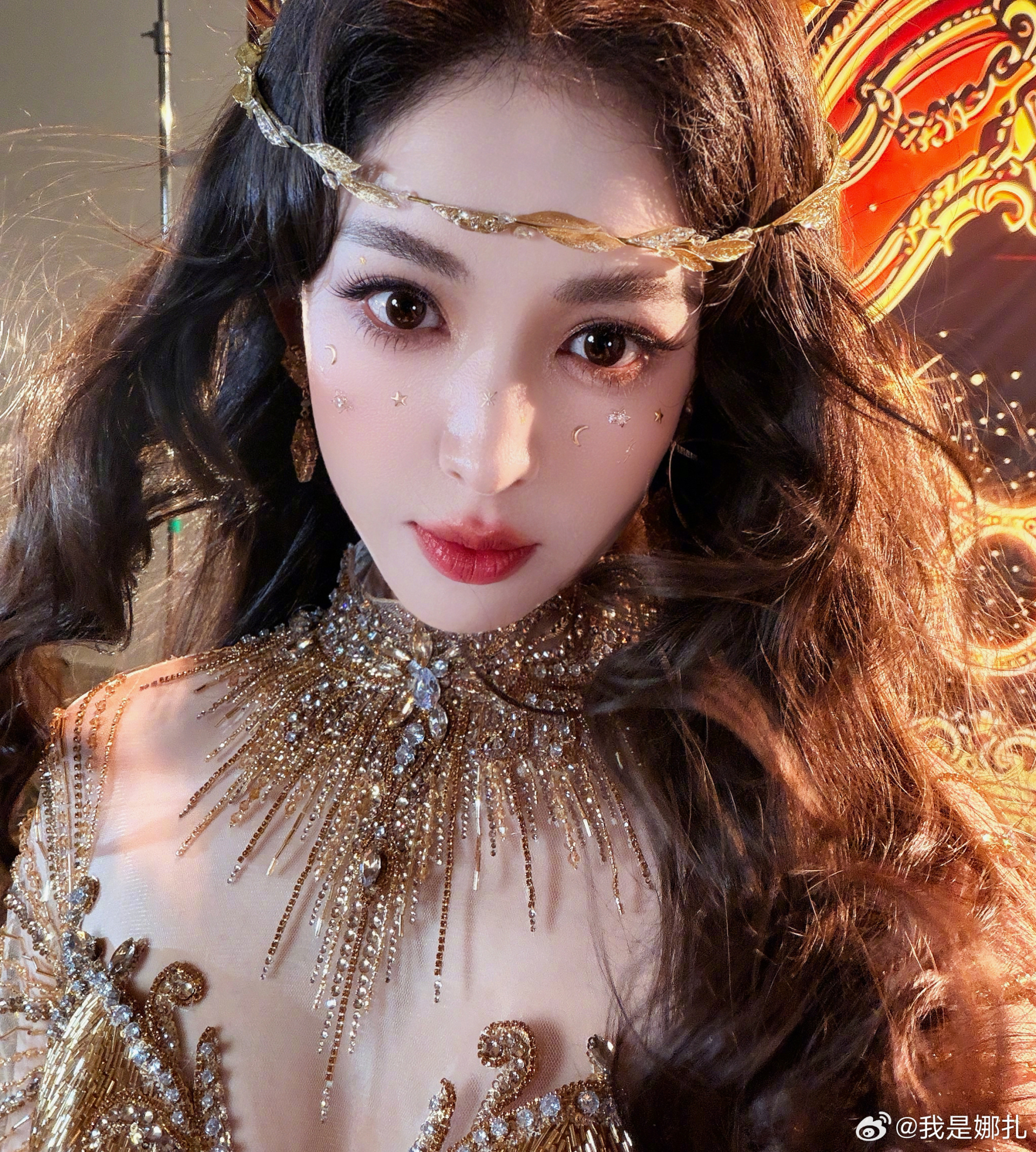 Nữ thần Kim Ngưu đang viral khắp Trung Quốc: Nhan sắc như thiên sử thi thần thoại, lấp lánh hơn cả vàng