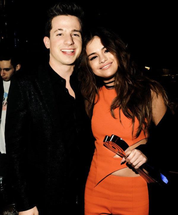 Mối tình của Selena Gomez với Charlie Puth cũng có nhiều ồn ào 