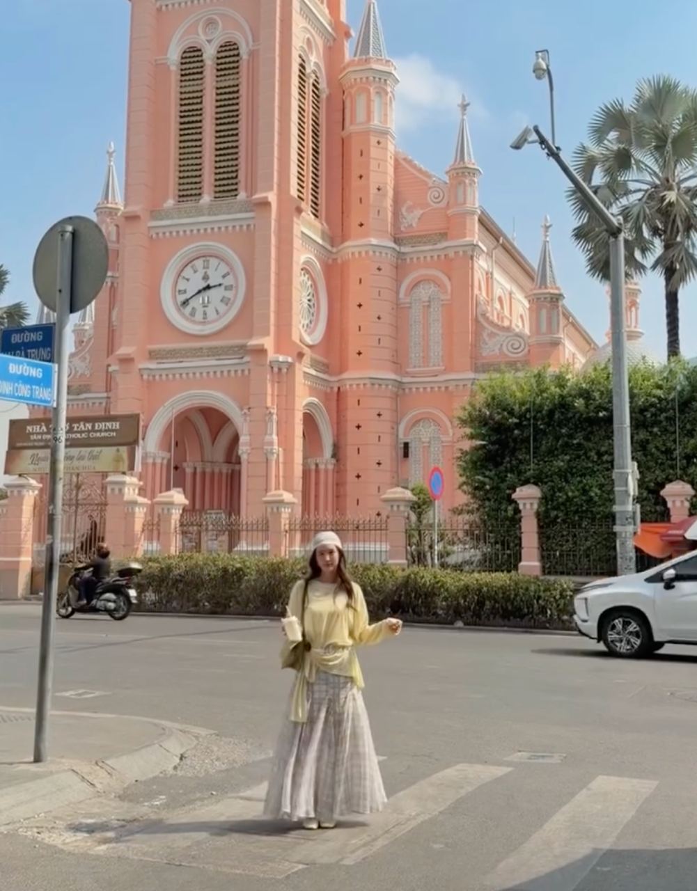 Sao Hàn - Thái đổ bộ Việt Nam: Diễn viên nổi tiếng nhất Thái Lan mê tít bánh ướt, nữ thần Kpop nghiện một thứ ở Phú Quốc