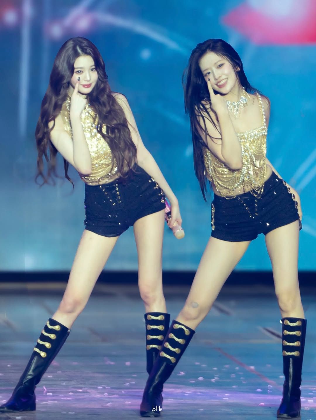 Ahn Yujin và Jang Wonyoung là 2 mỹ nhân chân dài nổi tiếng nhất nhì Kpop hiện nay. Tuy nhiên, so với Jang Wonyoung, đôi chân của Ahn Yujin được đánh giá trông quyến rũ, khoẻ khoắn hơn. (Ảnh:X)