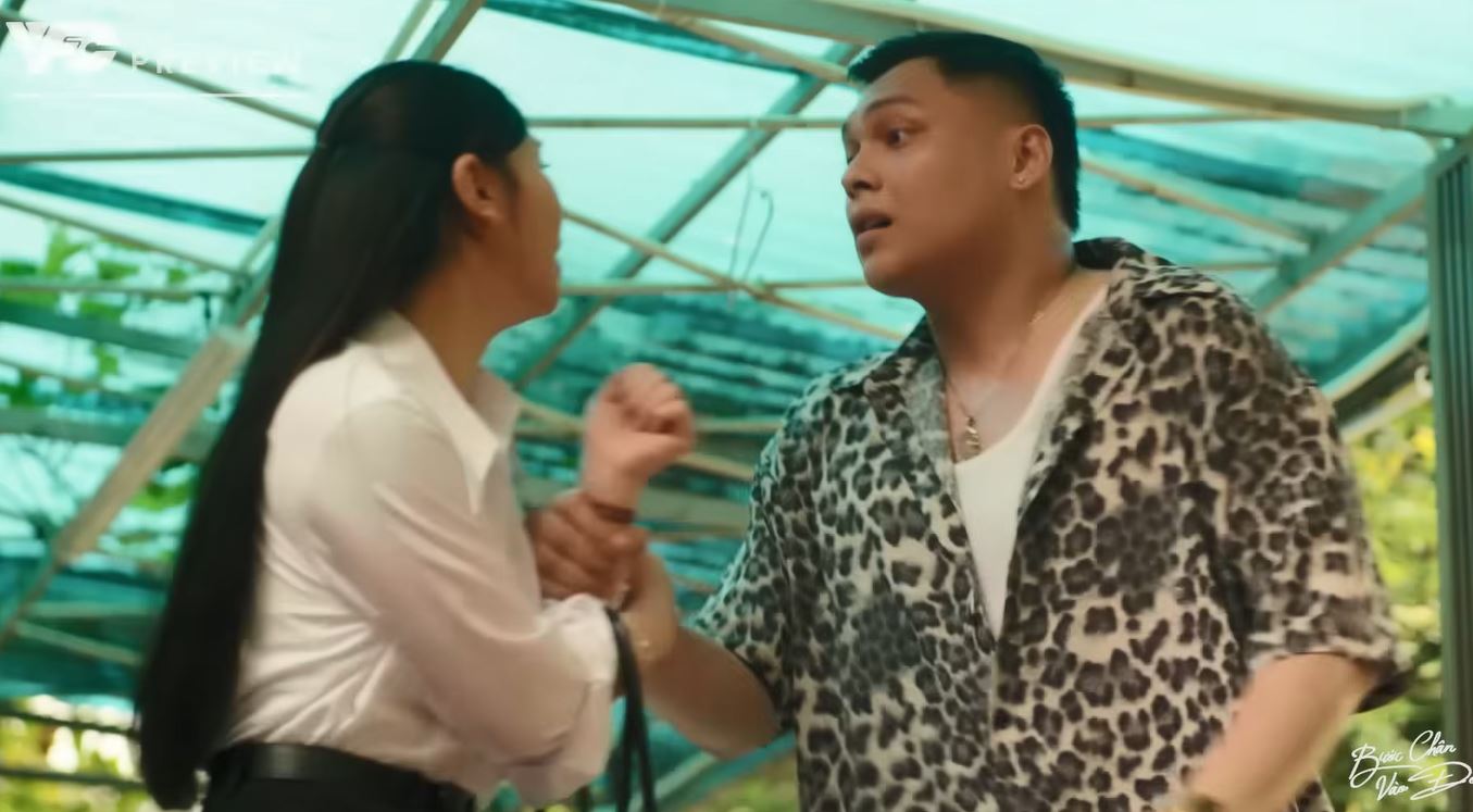 Cô còn bị chủ nợ sàm sỡ