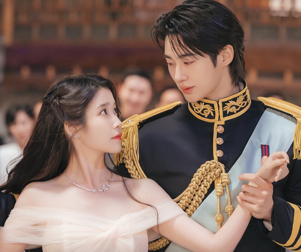 Trong khi nhiều nam diễn viên được khen ngợi về ánh mắt tình cảm, thì Byeon Woo Seok dù đang đóng phim siêu hot nhưng vẫn chưa đạt ở phương diện này