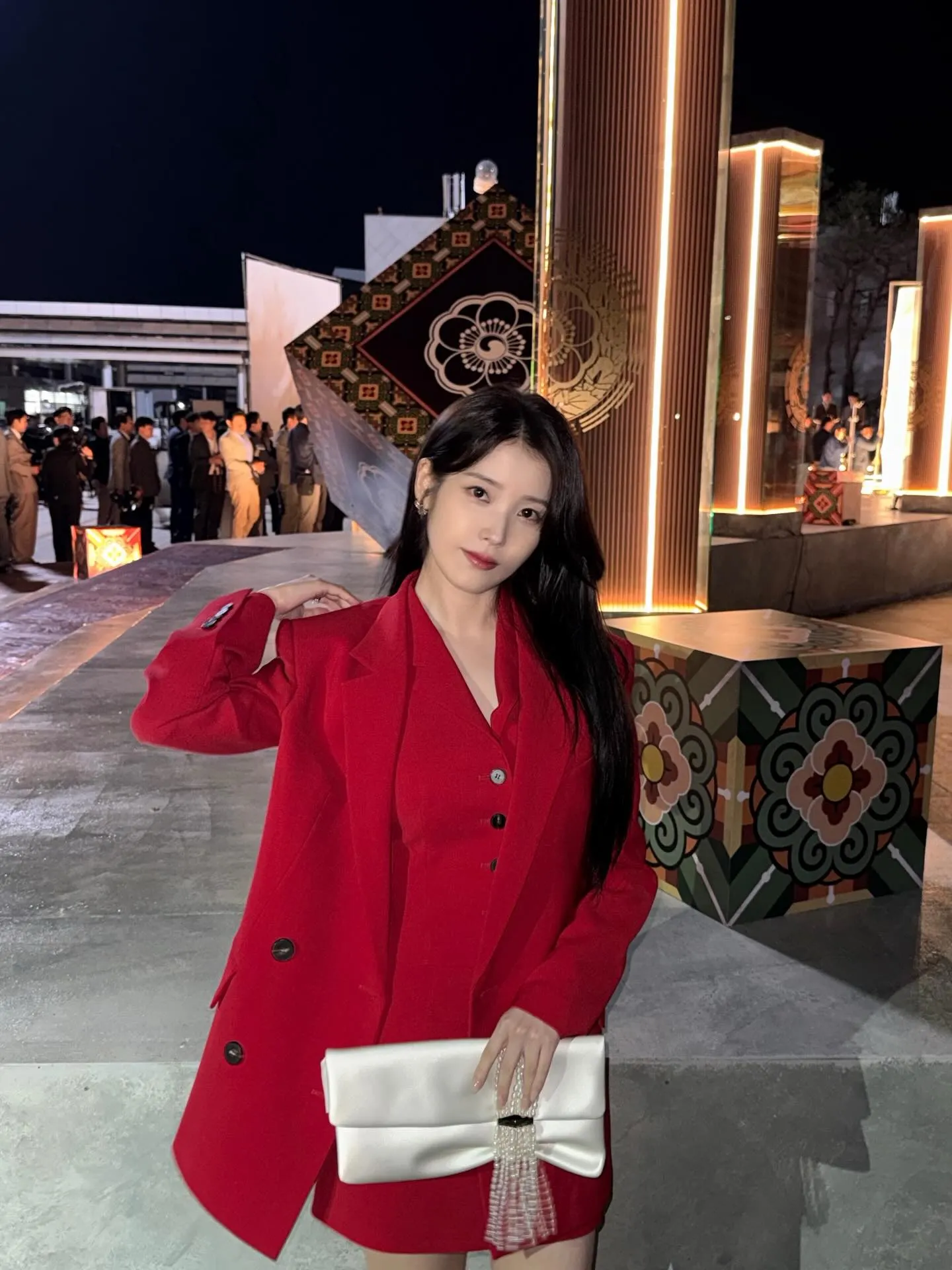 Bộ móng trông không giàu nổi của IU