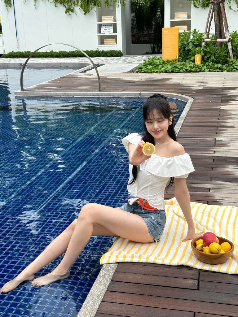 Ai là người sở hữu đôi chân đẹp nhất Kpop, đến công chúa trong giới cũng phải thua?