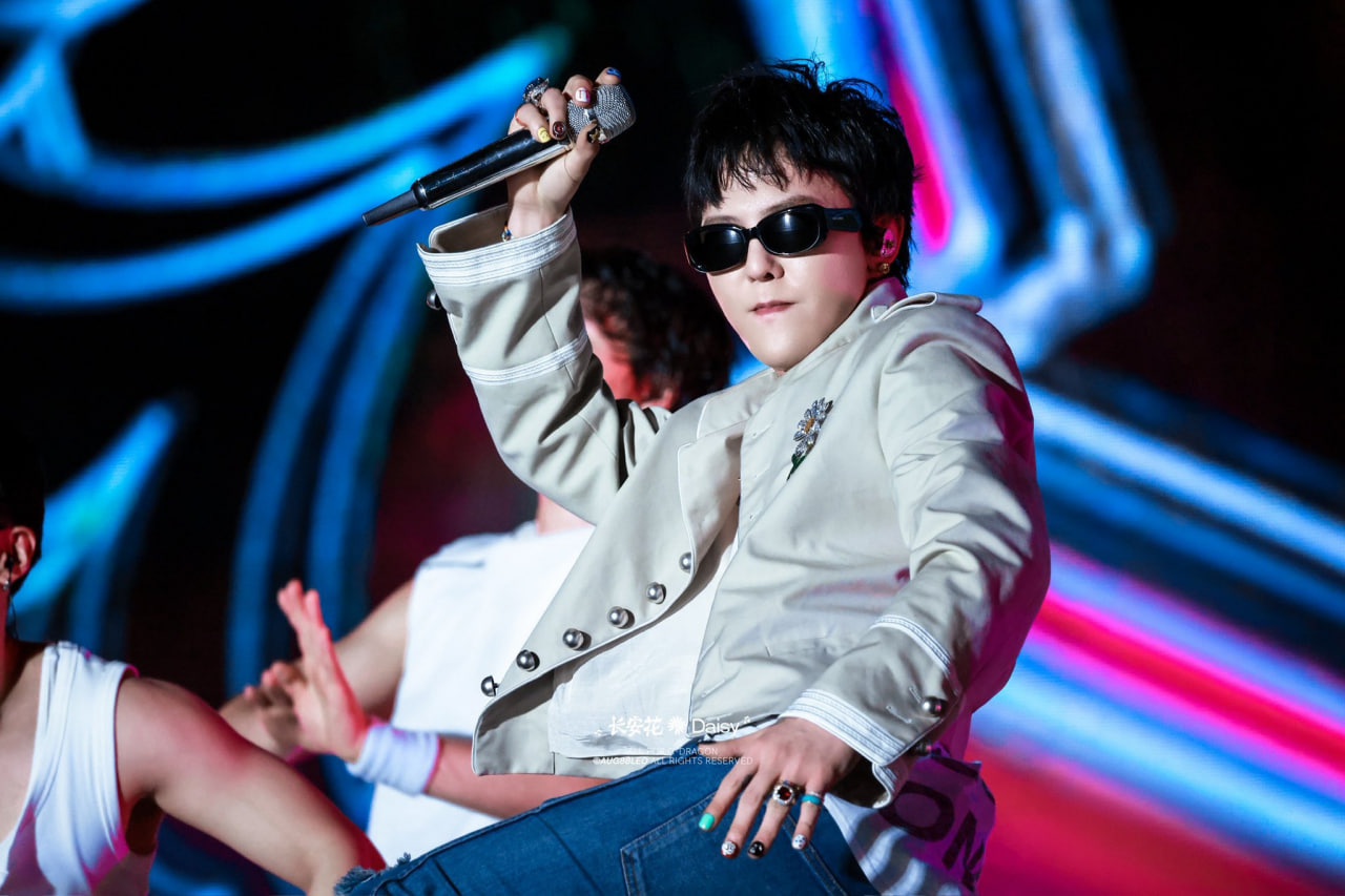 Kể từ khi bước chân vào ngành công nghiệp giải trí, G-DRAGON liên tục duy trì phong độ trong suốt 20 năm