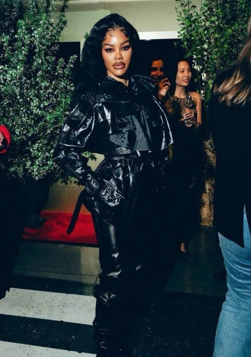  Chủ trì bữa tiệc - Teyana Taylor diện set đồ all black đầy khí chất.