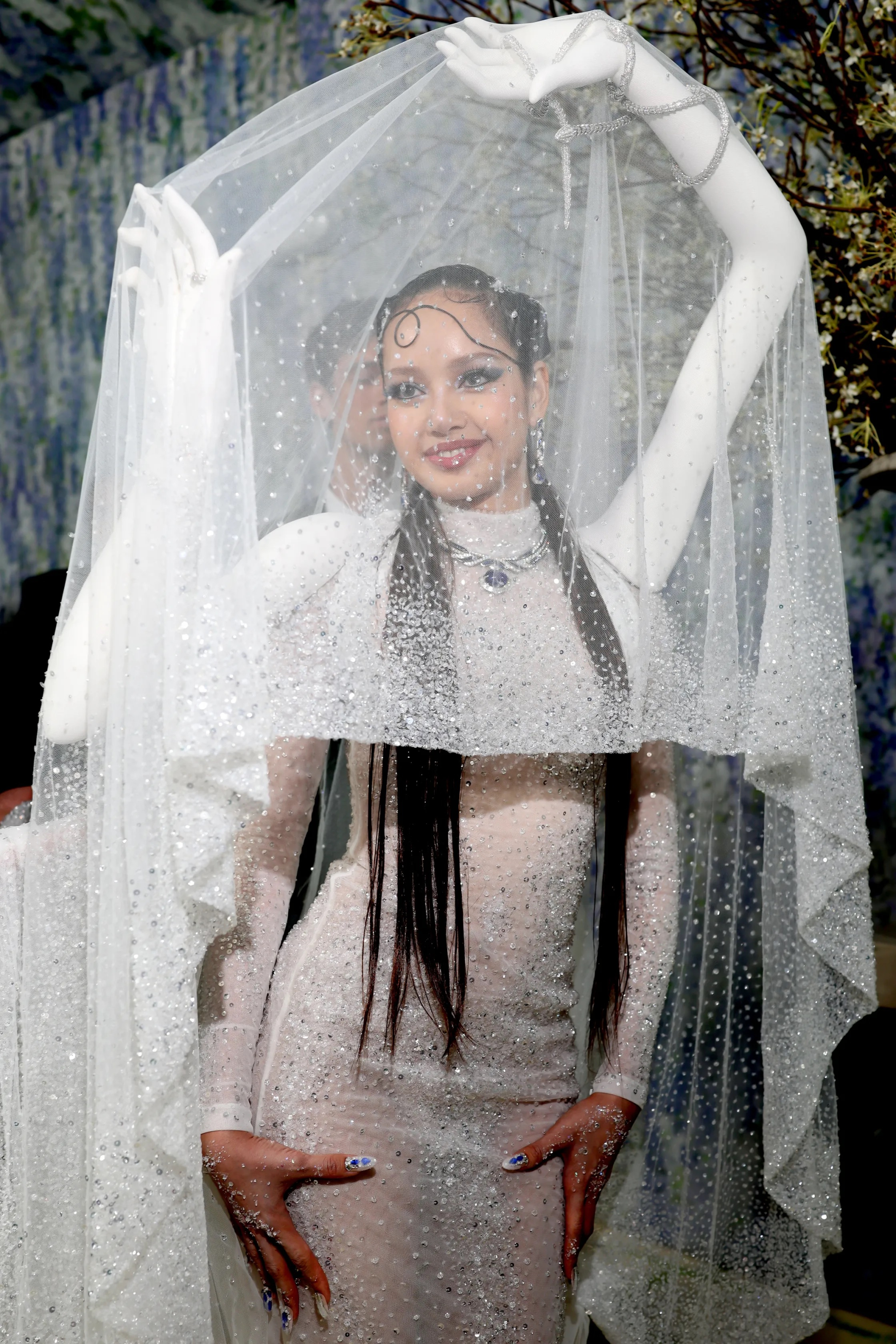 Tạo hình thành công tạo dấu ấn tại Met Gala 2026 cùng Robert Wun. (Ảnh: Instagram)