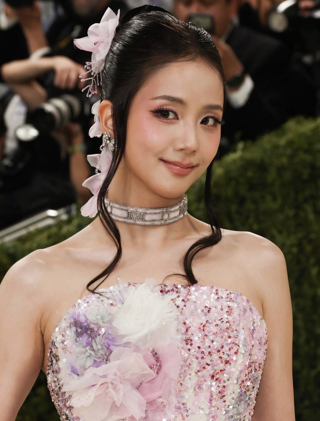 Jisoo mặc màu hồng hợp đến lạ: Không sến súa, xinh vô địch thiên hạ! 
