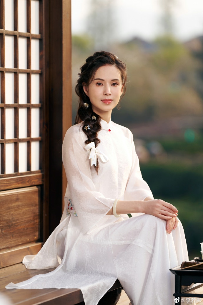 Lý Nhược Đồng từng mất những 10 năm để điều trị tâm lý sau khi bị đại gia phụ bạc (Ảnh: Sina).