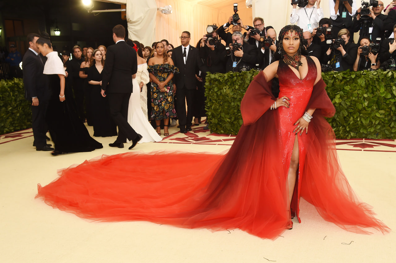 Nicki Minaj đã có hơn một thập kỷ liên tiếp sải bước trên thảm đỏ Met Gala