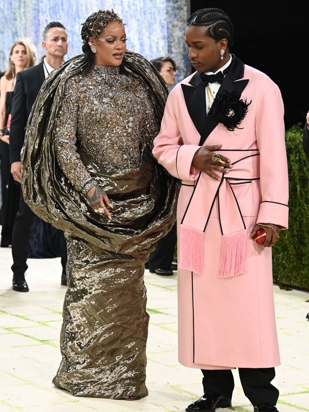 Nữ hoàng Met Gala 2026 giá đáo: Không ai thắng được Rihanna!