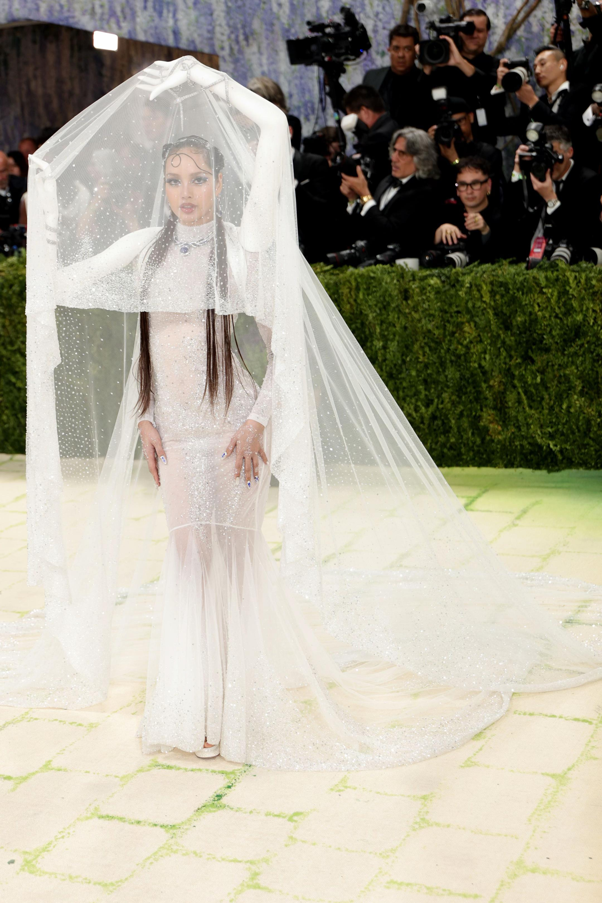 Lisa dùng chính thân thể để làm đồ Met Gala 2026: Đúng đề bài, đúng tinh thần, đủ wow rồi!