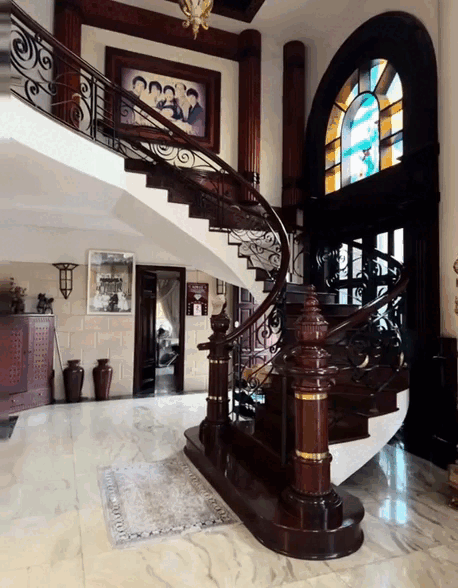 Chủ tịch khách sạn 4 sao cưới người đẹp Vbiz: Chuyện tình ngọt như mía lùi, sở hữu toàn cơ ngơi sang trọng