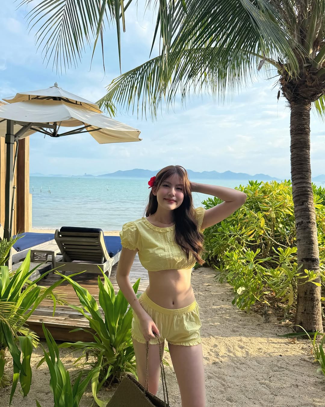 Tăng Mỹ Hàn đi biển: Ít diện bikini, chuộng váy áo ngọt ngào, xinh lịm tim