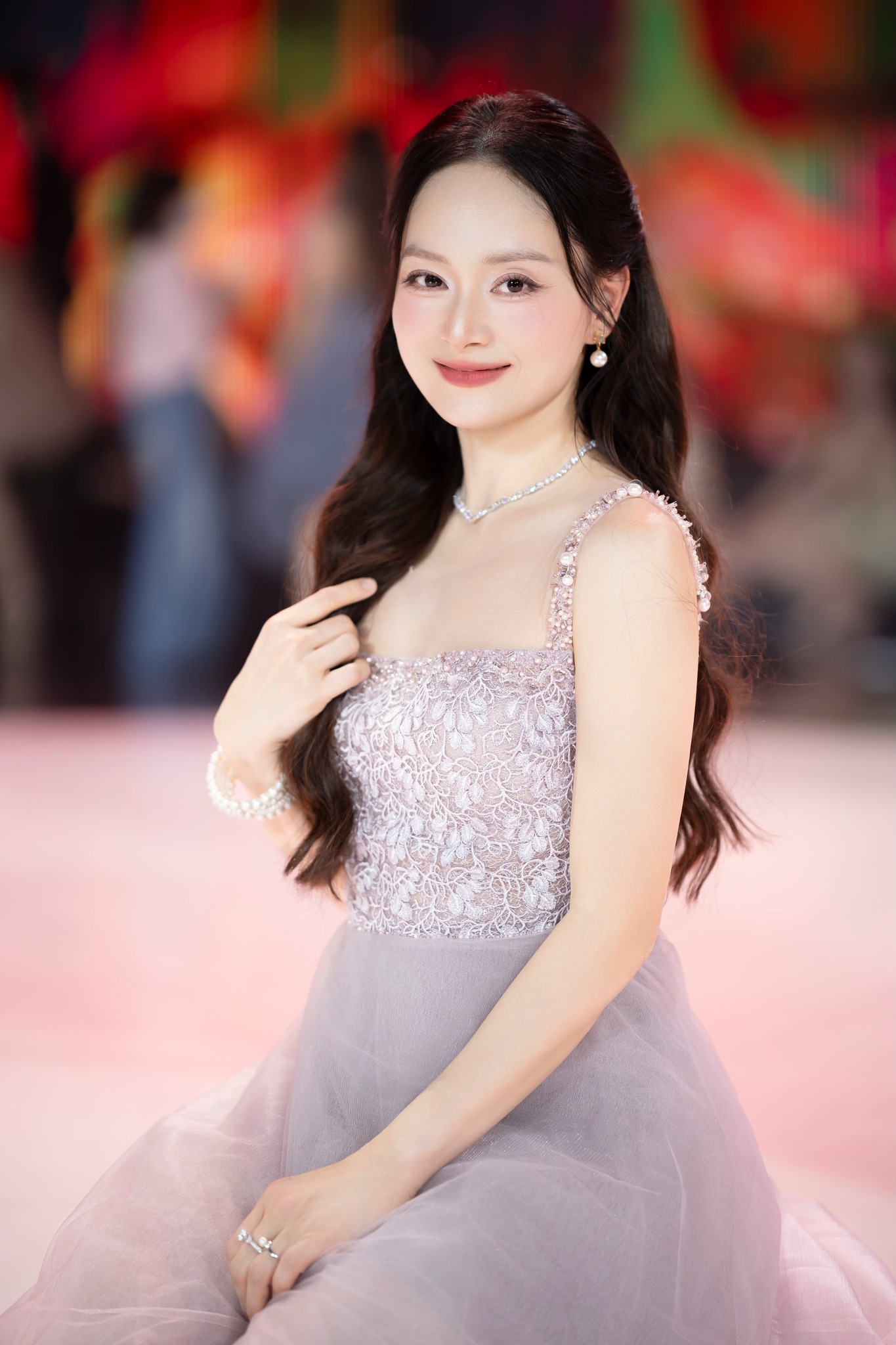   Theo phán quyết cuối cùng, Lan Phương sẽ là người trực tiếp chăm sóc hai con chung. Ảnh: Tổng hợp  
