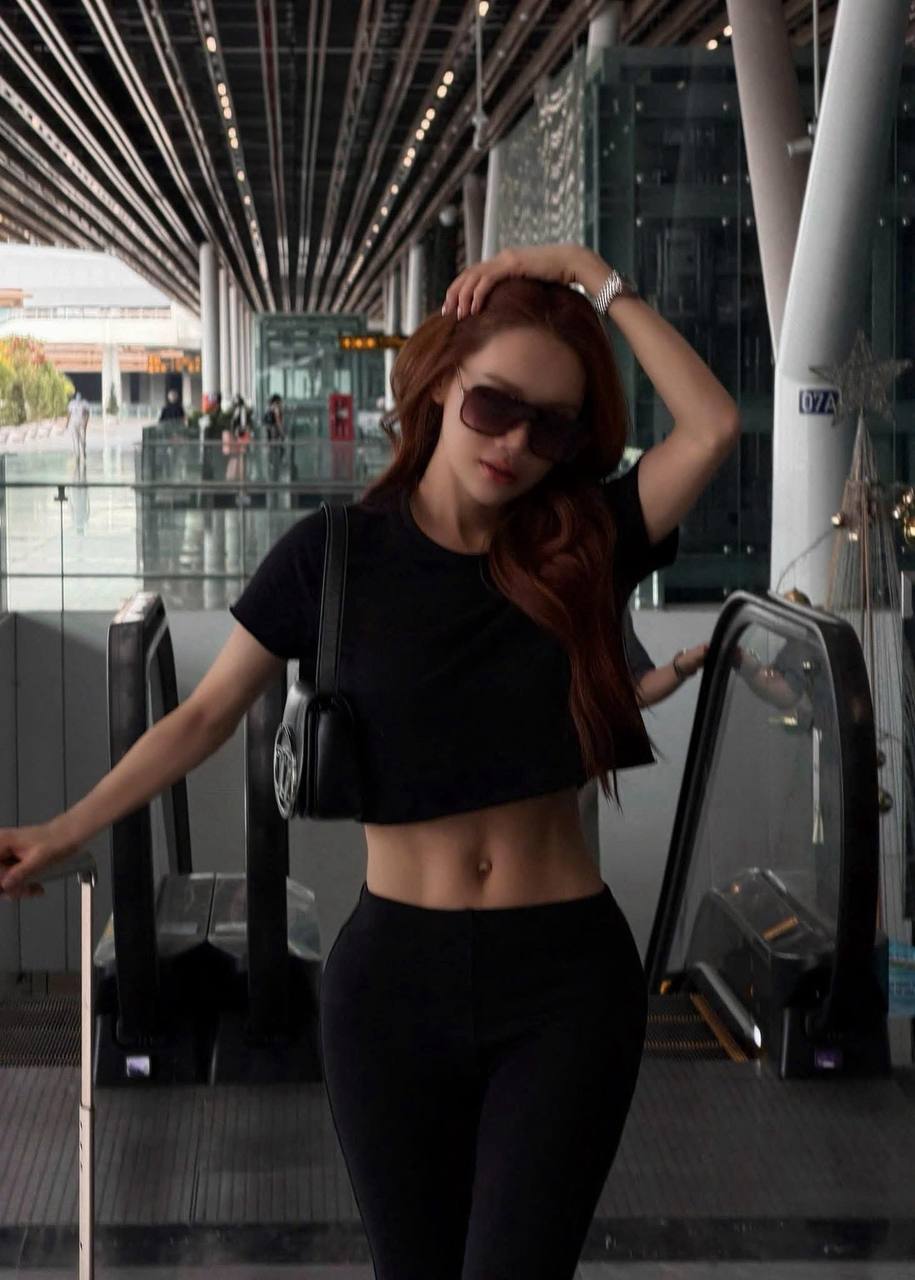 Cơ bụng nhỏ, săn đến khó tin như thời chưa sinh nở của Nhã Phương. (Ảnh: FBNV)