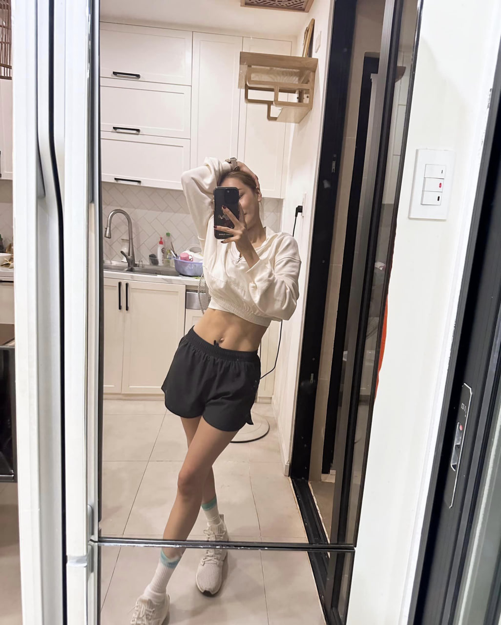 Cơ bụng ngày càng nét của Nhã Phương