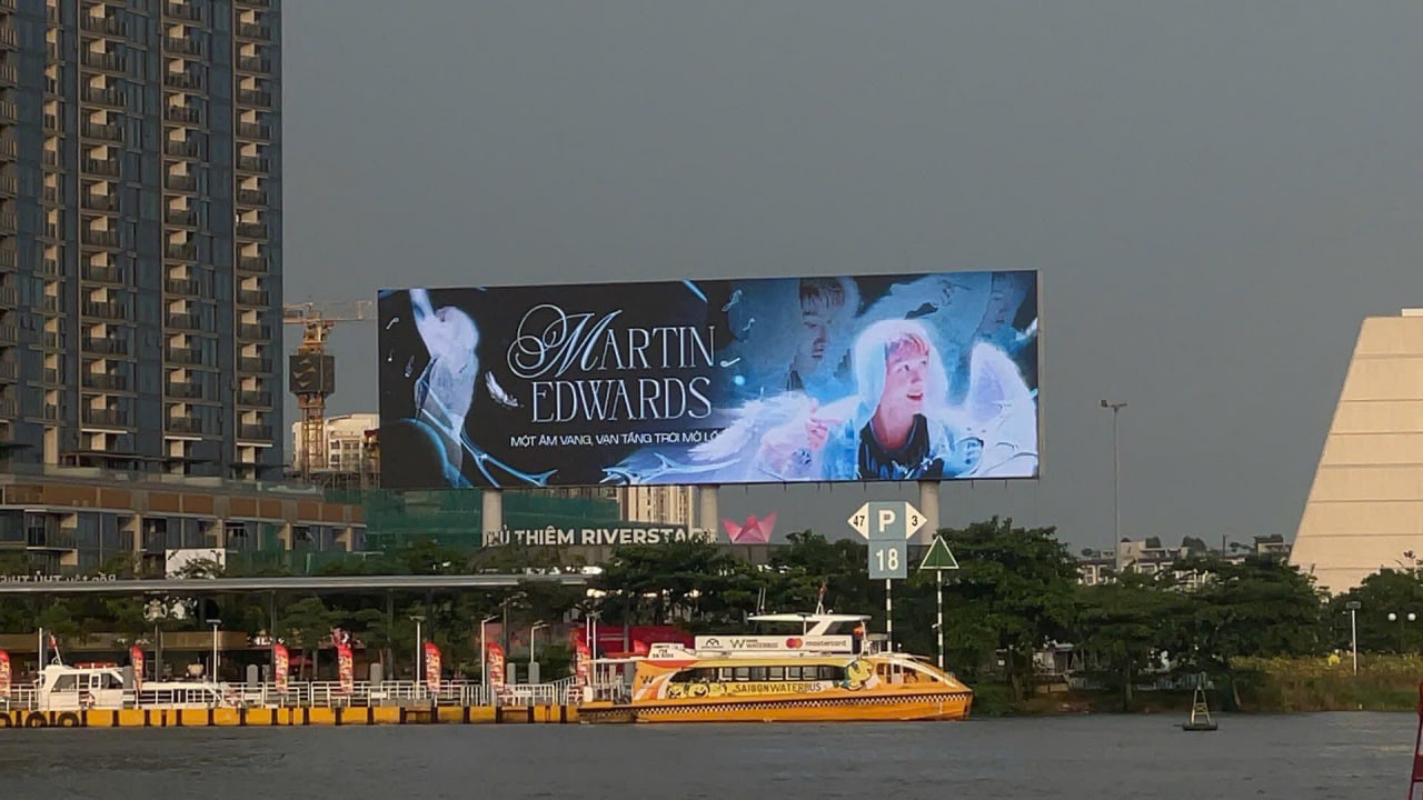 Tùng Dương tự so sánh với Martin (CORTIS): Cháu “đẹp trai nhạc dở”, chú nhan sắc “trung bình yếu” nhưng hát khỏi chê