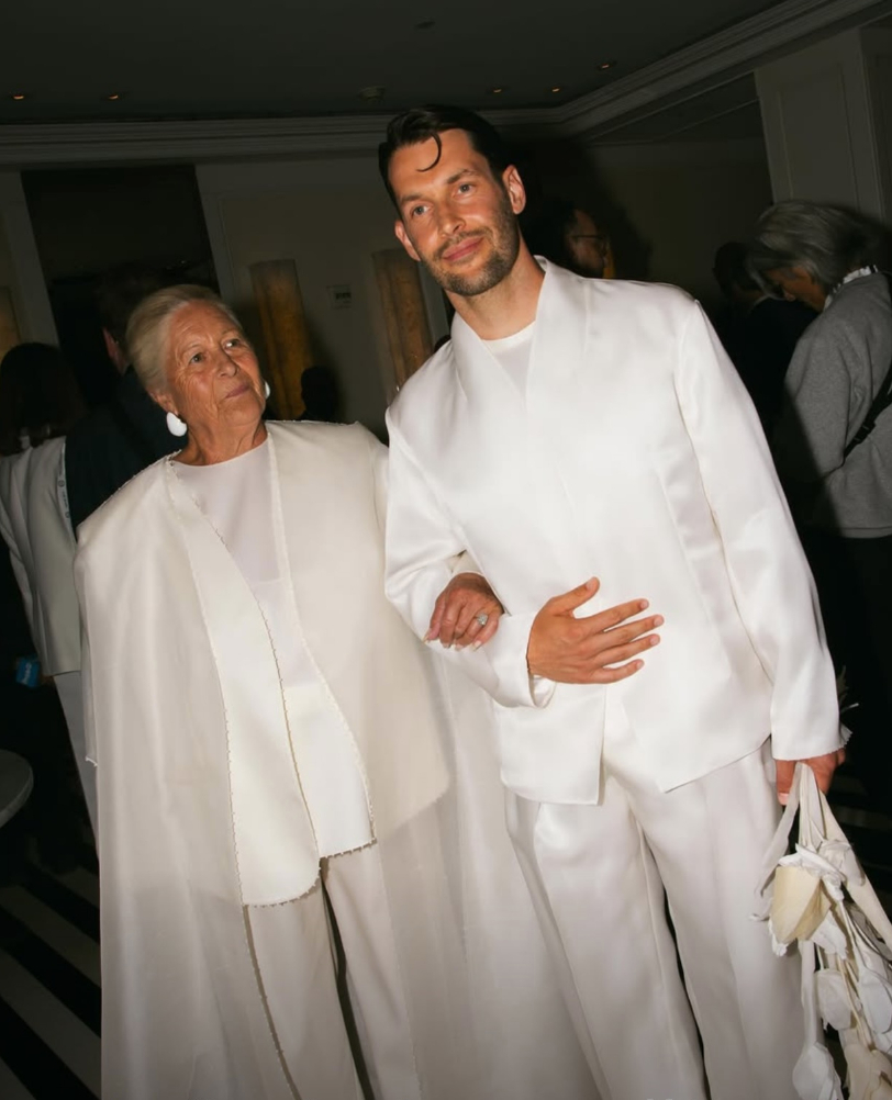Khoảnh khắc ấn tượng tại Met Gala 2026 thuộc về Jacquemus và người phụ nữ 80 tuổi được đãi ngộ hơn cả Jennie hay Kendall Jenner
