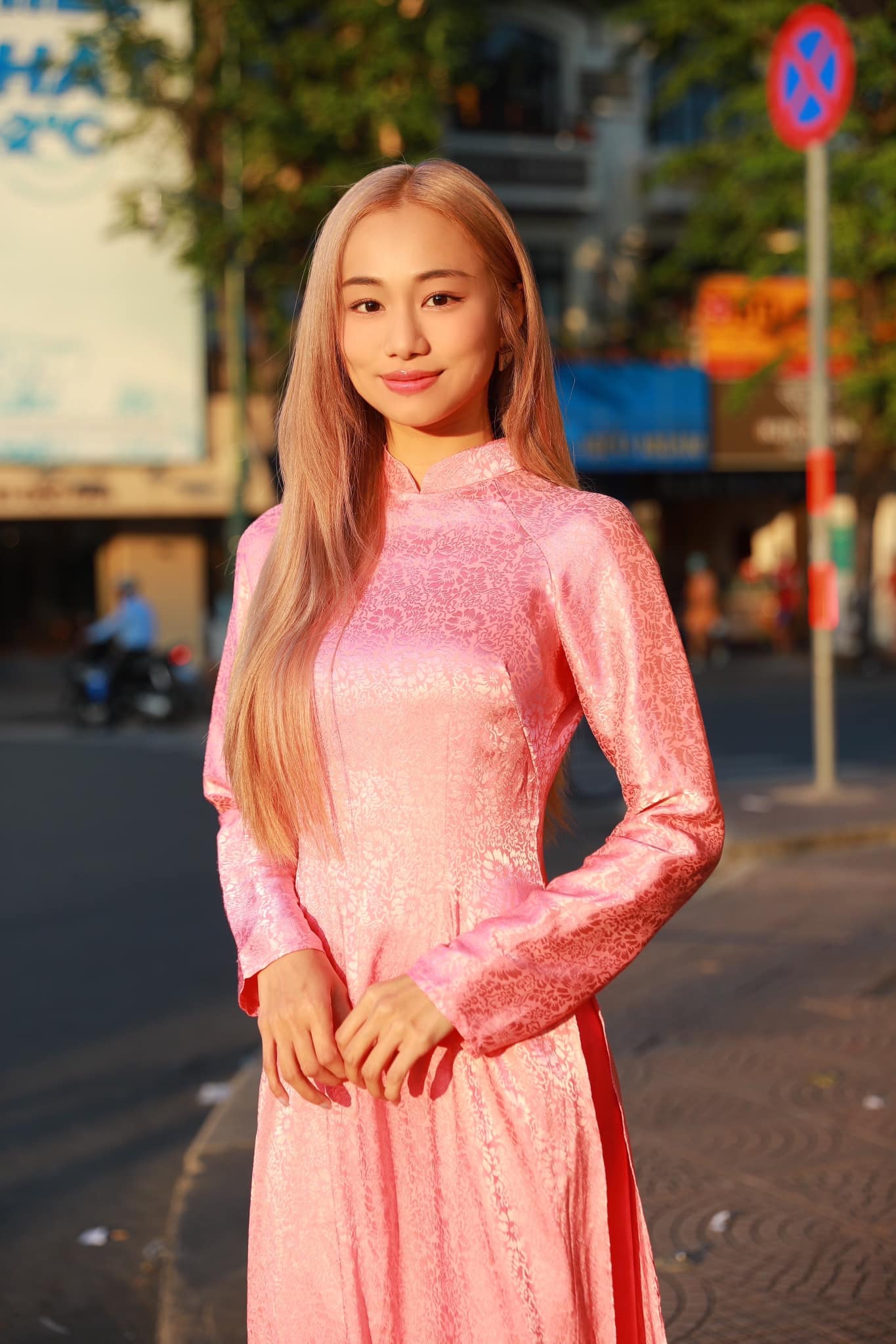   Cô mới đây đã lên tiếng cho biết đang có những chuyển biến tích cực và bản thân đã có thể quay trở lại với công việc cũng như nhịp sống thường ngày. Ảnh: FBNV  