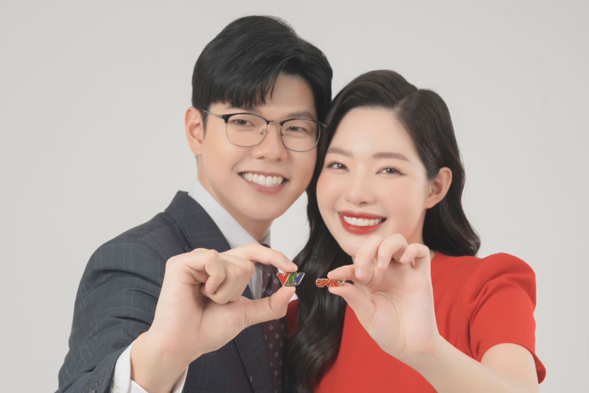 Cặp đôi hot nhất truyền hình Việt: Chi 1 tỷ sửa căn hộ đẹp như tạp chí, view triệu đô nhìn thẳng Hồ Tây