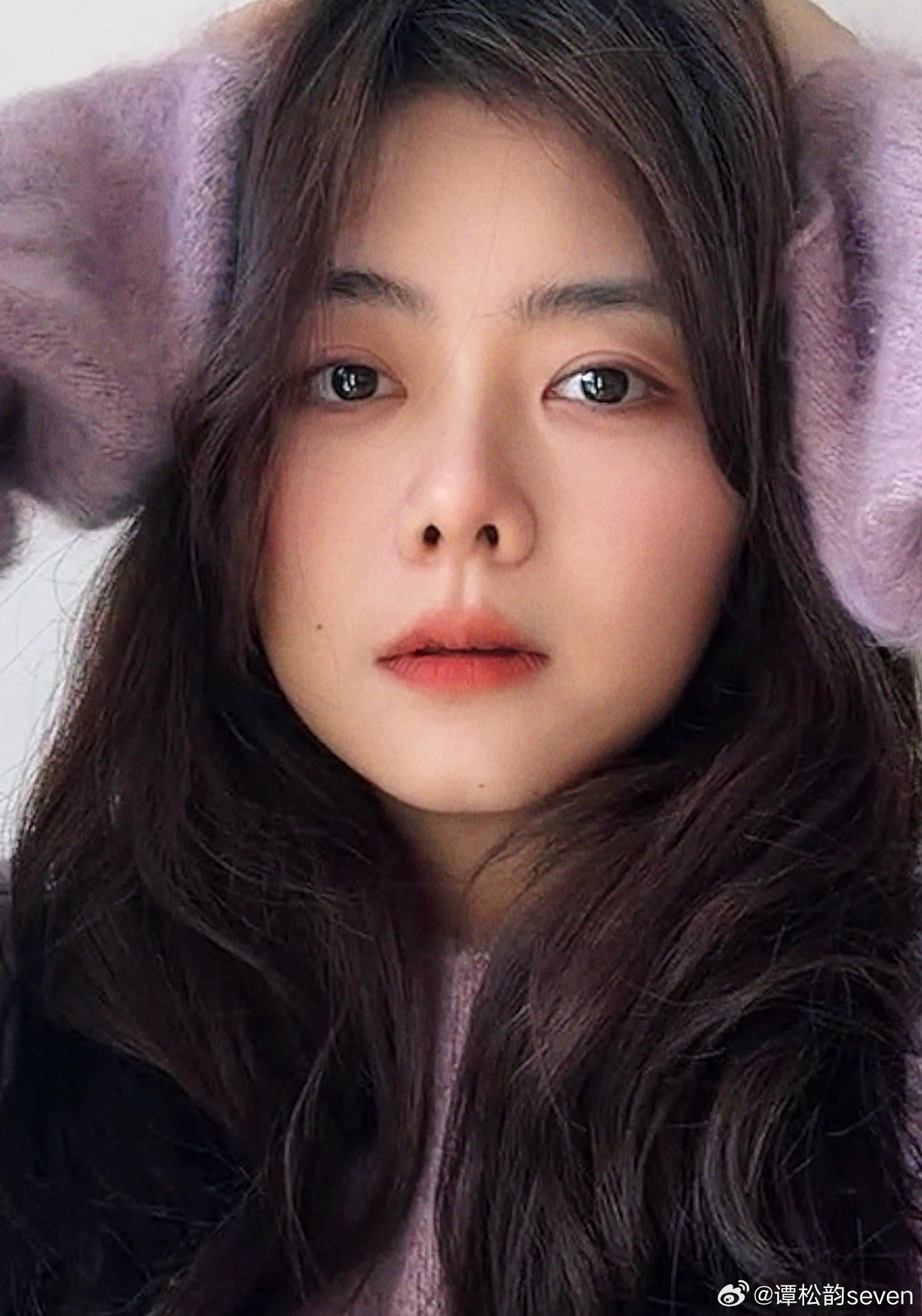 Đôi môi của cô gần như đứt lìa