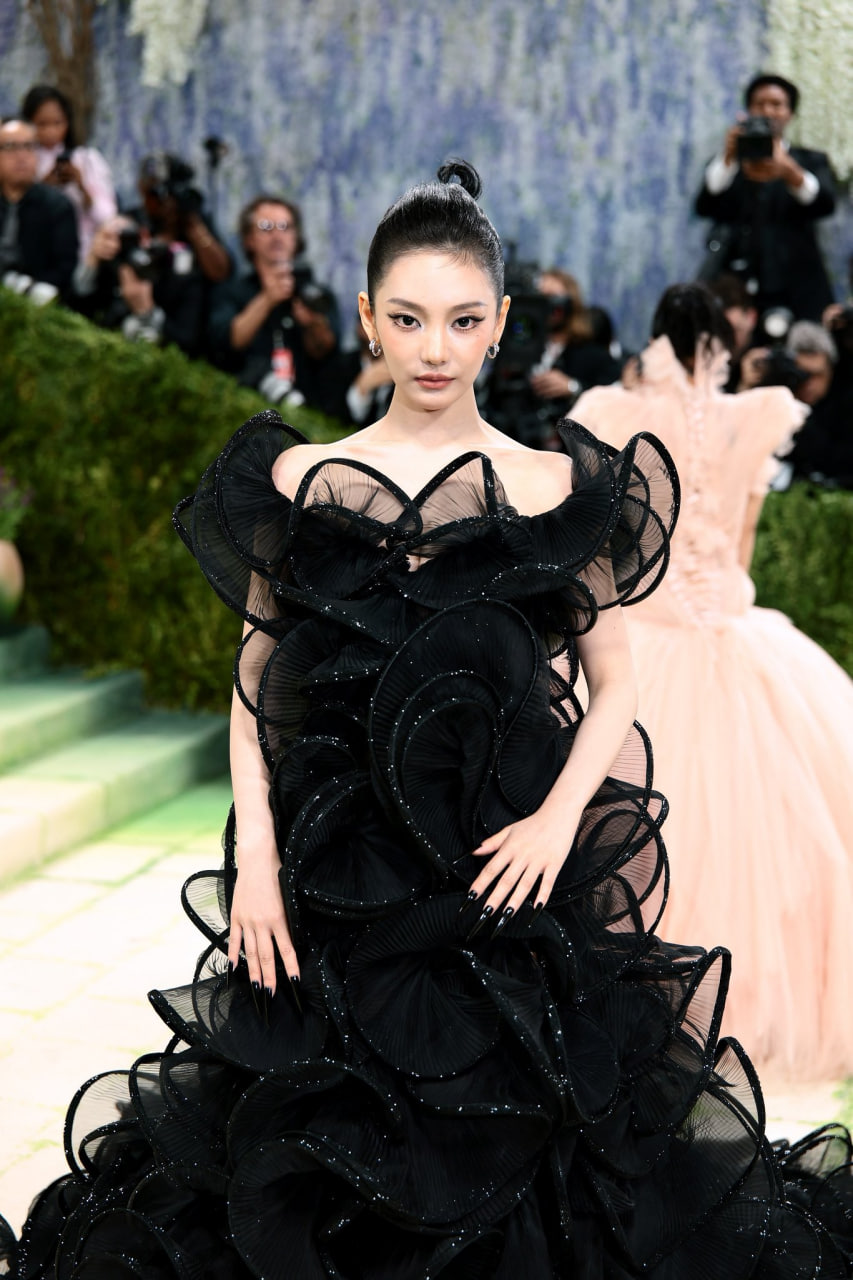 Việc sải bước trên thảm đỏ Met Gala 2026 vừa qua chính là bước ngoặt khẳng định vị thế IT Girl thế hệ mới của Ningning
