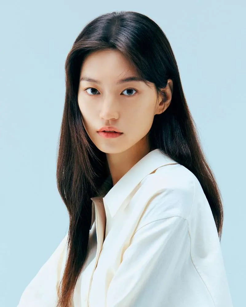 Hiện tại Doyeon đang tập trung hoàn toàn cho con đường diễn viên và người mẫu chuyên nghiệp