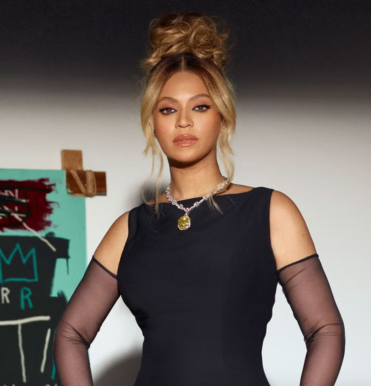   Beyoncé cũng vinh dự khi được là một trong 4 người phụ nữ duy nhất trên thế giới từng được đeo viên kim cương này (trước đó Lady Gaga, Audrey Helpburn, Sheldon Whitehouse là những mỹ nhân từng diện bảo vật này).  