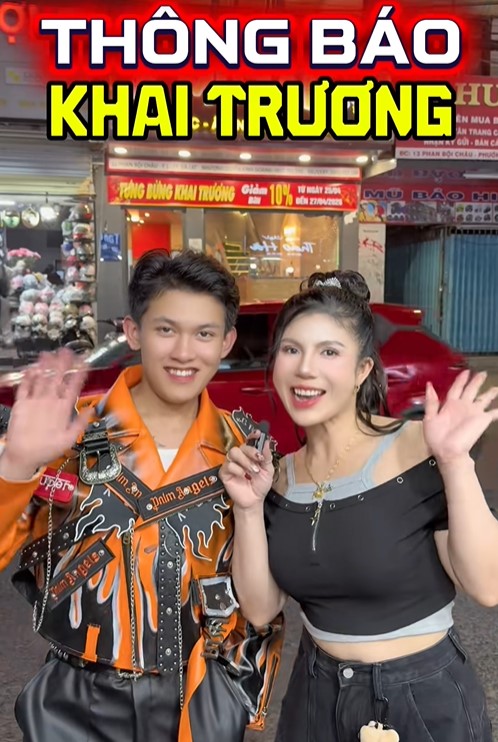 Xuân Thành và bạn gái mở quán mới, không còn bán rong ở chợ.