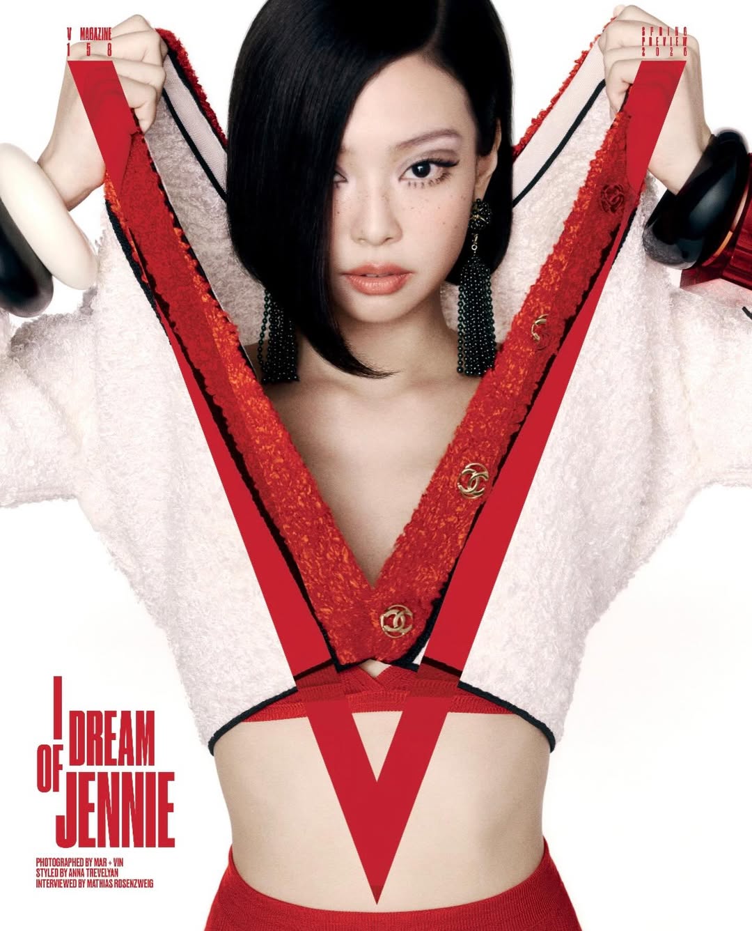  Bìa V Magazine của Jennie do Anna Trevelyan sản xuất.