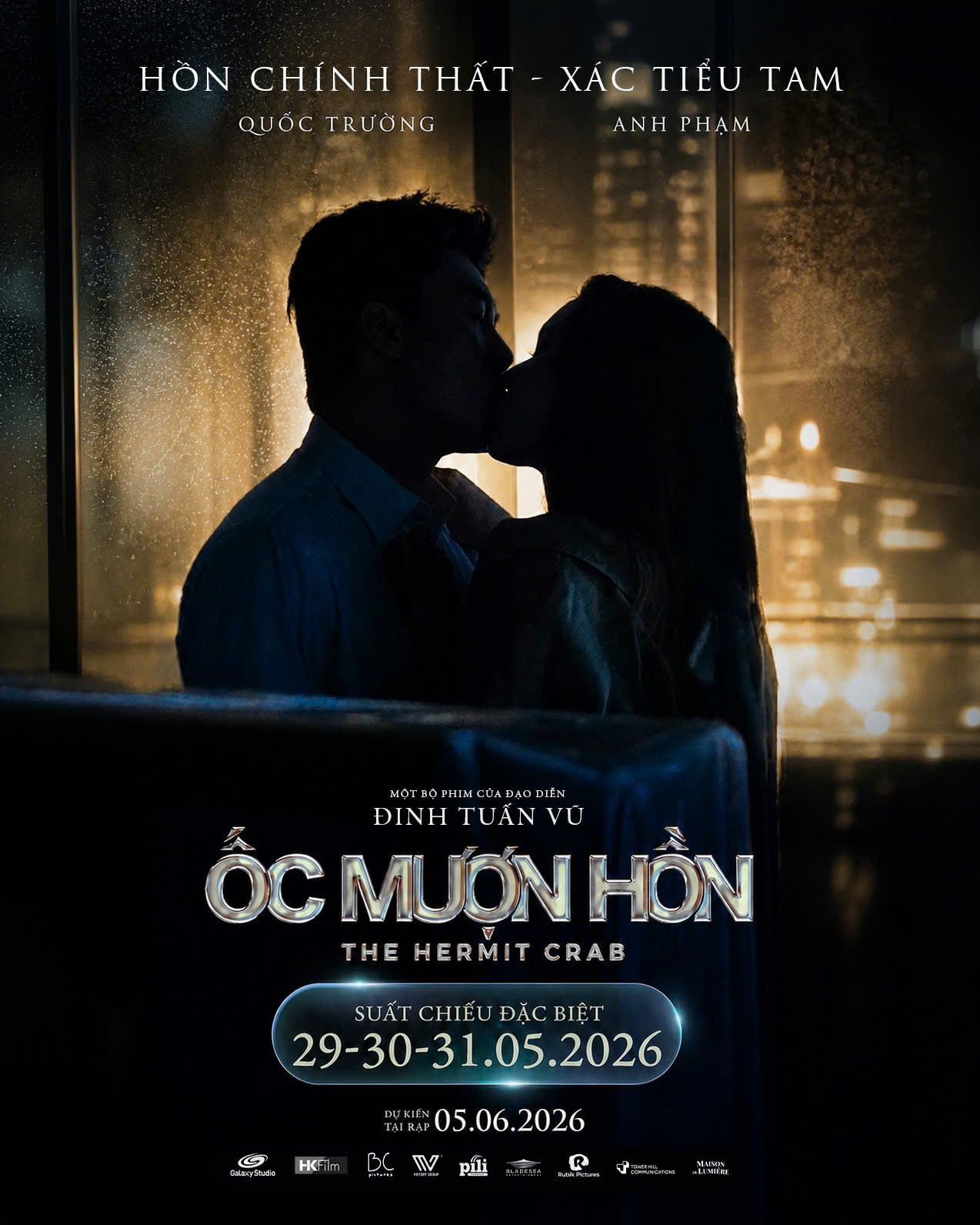 Bức ảnh Quốc Trường hôn một cô gái bí ẩn khiến MXH xôn xao