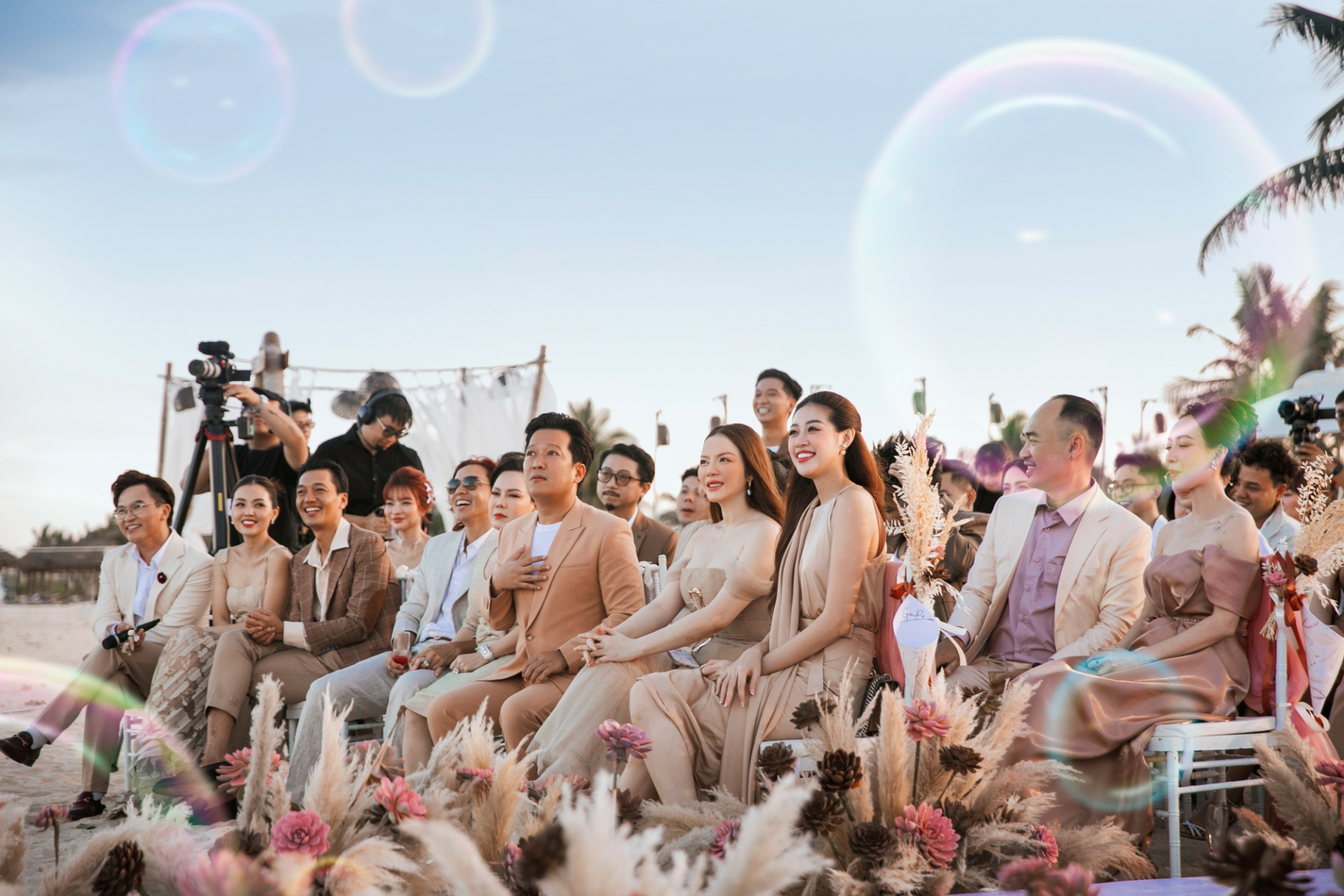 Đám cưới của cả hai được nửa showbiz góp mặt, chúc phúc 