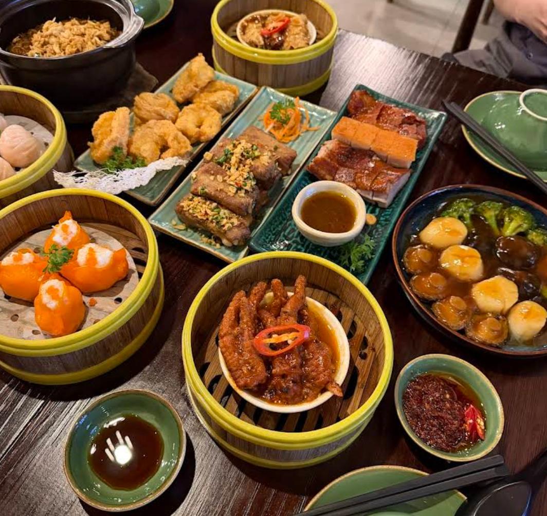 A Mà Kitchen tập trung vào các món Trung Hoa với thực đơn đa dạng, phong phú