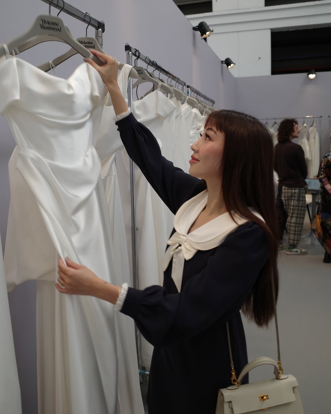 Founder Olivia Nguyễn trực tiếp tham gia Bridal Fashion Show của Vivienne Westwood tại Barcelona Bridal Fashion Week. 