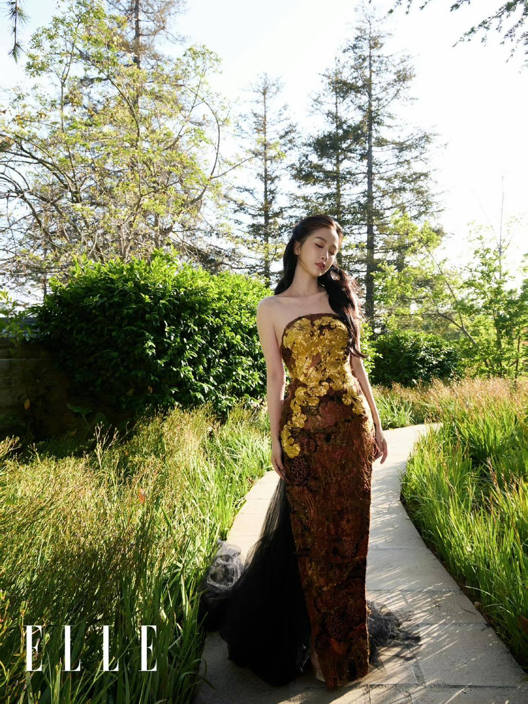 Chiếc váy sang trọng tôn lên hình thể của nữ diễn viên. Ảnh: X