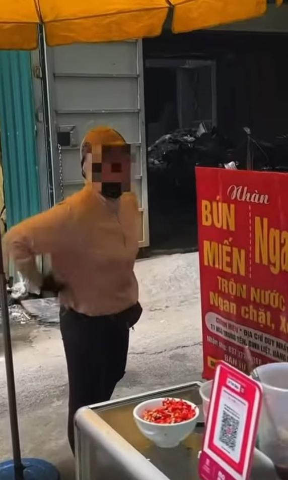 Nữ shipper