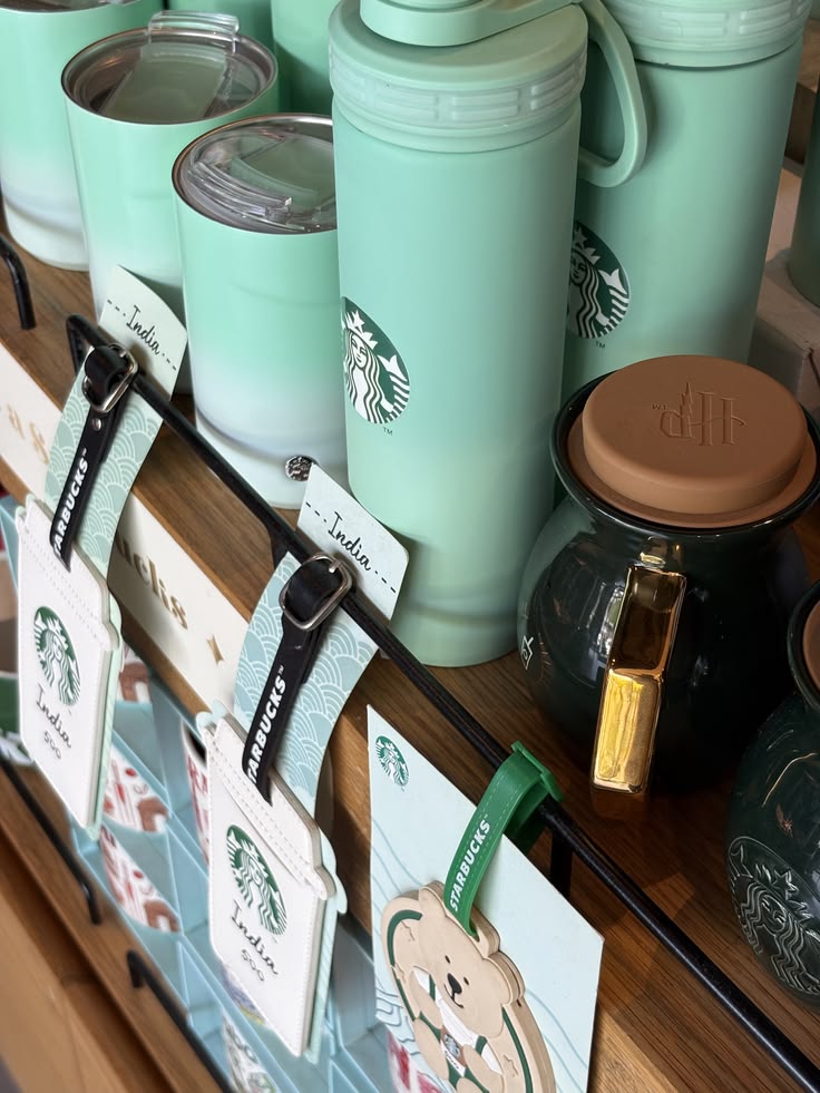 Các khách hàng thân thiết của Starbucks và Highlands còn sẵn sàng chi tiền cho các merchandise của thương hiệu