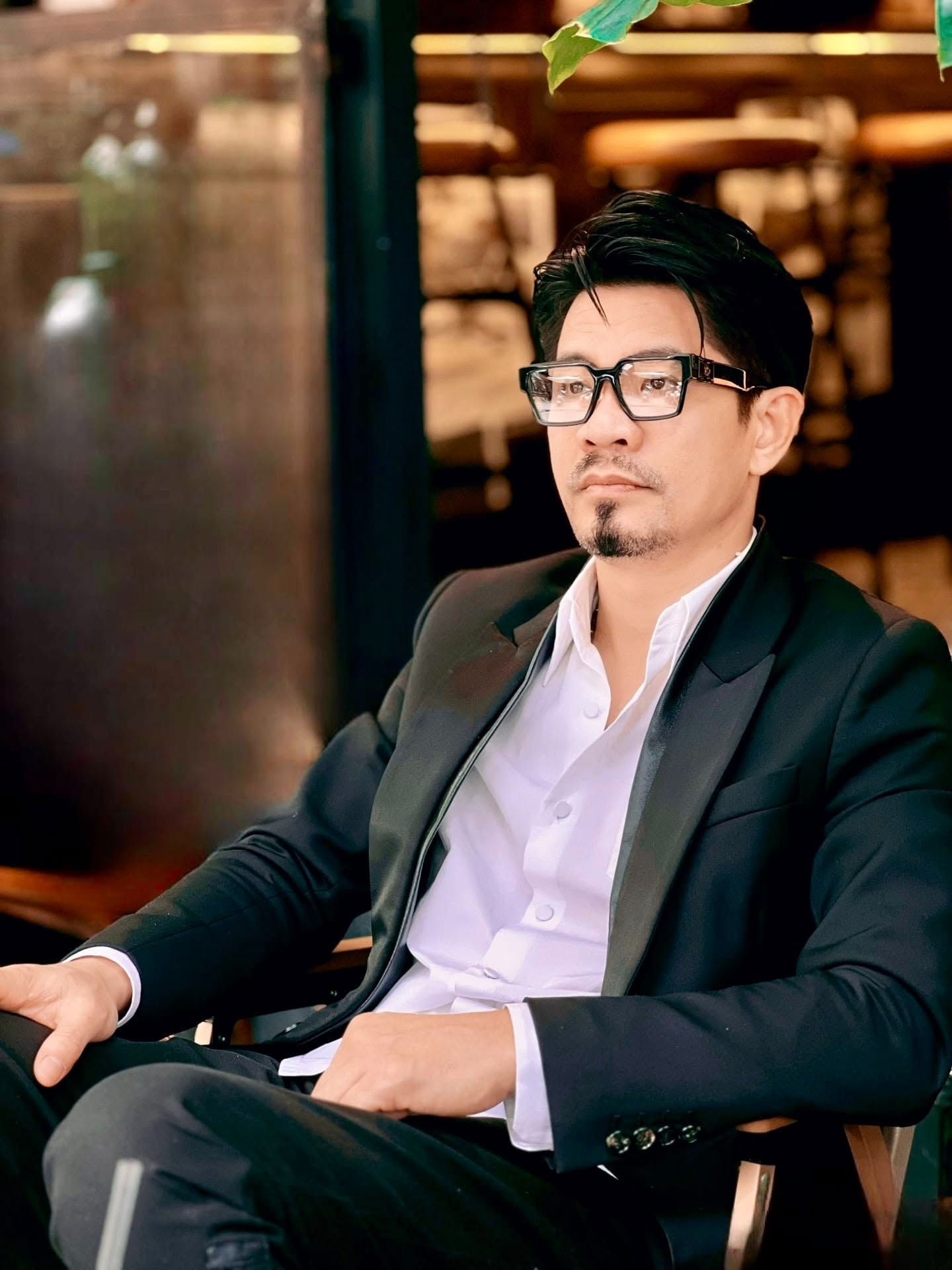 Ông Doãn Thanh Sơn nhiều lần gây chú ý vì vẻ ngoài phong độ