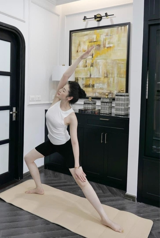Mỹ nhân showbiz bỏ hết hào quang cưới thiếu gia kém tuổi: Sống cuộc đời xa hoa, ở biệt thự ven sông đắt đỏ nhất Hà thành